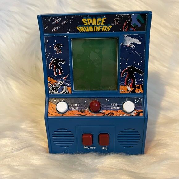 Space invaders handheld arcade game 2016 works - Picture 1 of 1